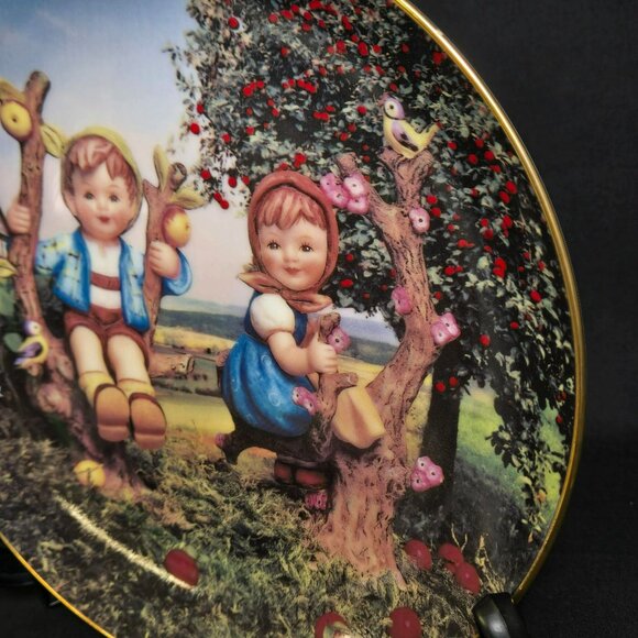 Vintage MJ Hummel Apple Tree Boy and Girl Plate # MG1788 Danbury Mint 1991 - Picture 3 of 7